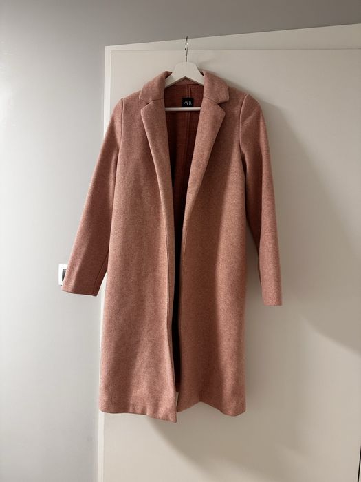 Розаво палто на марката зара