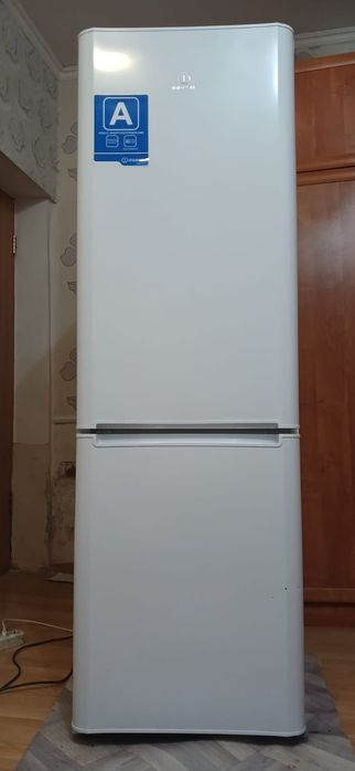 Холодильник с доставкой продаю в отличном рабочем состояни Высота-1м85