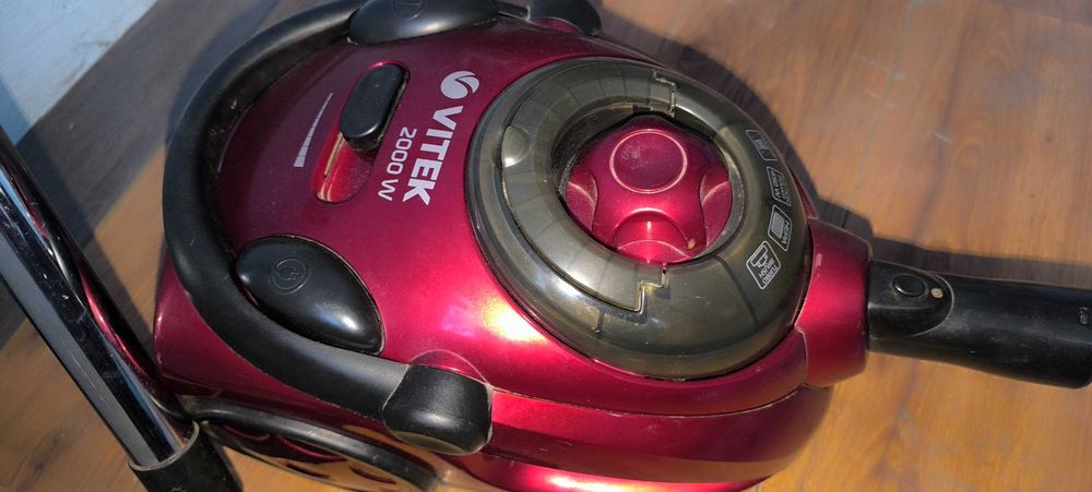 Пылесос Vitek  2000w