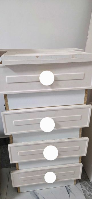 Готовые, розовые деревяные двери, один лист и полки для шкафа