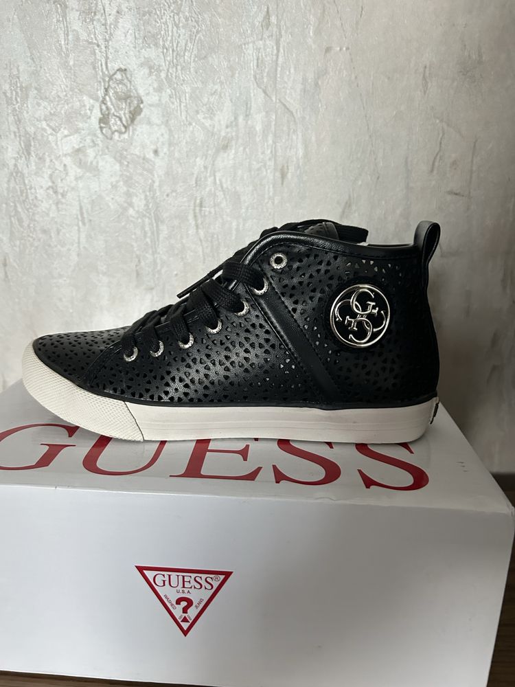 Дамски кецове Guess