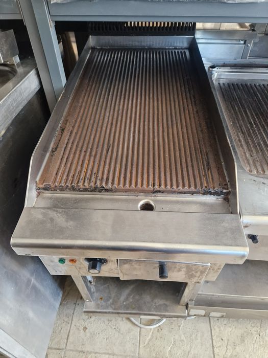 Grill de banc pe gaz sau curent, neted și striat,
