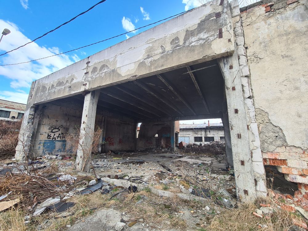 Vand Hala / Structura din beton /Spatiu depozitare