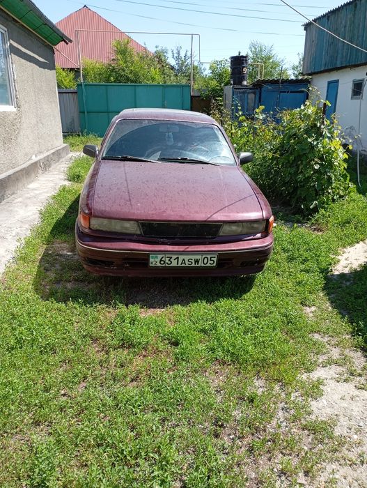 Продам Мицубиси Галант хетчбэк в хорошем состоянии 1991,года объем 2,,