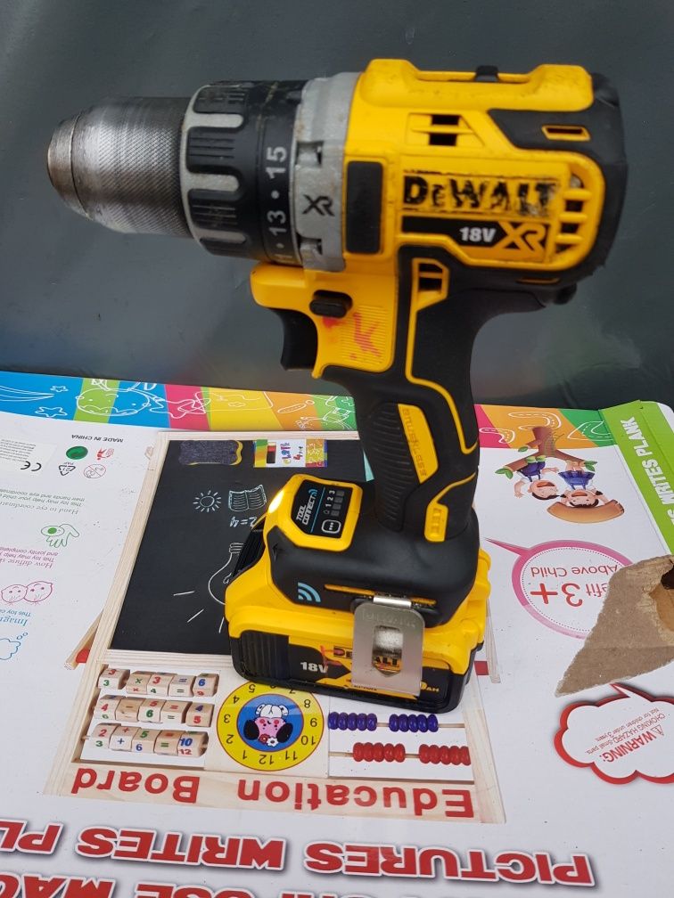 bormasina dewalt DCD792