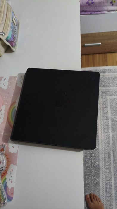PS4 slim с два контролера и две игри  !!!