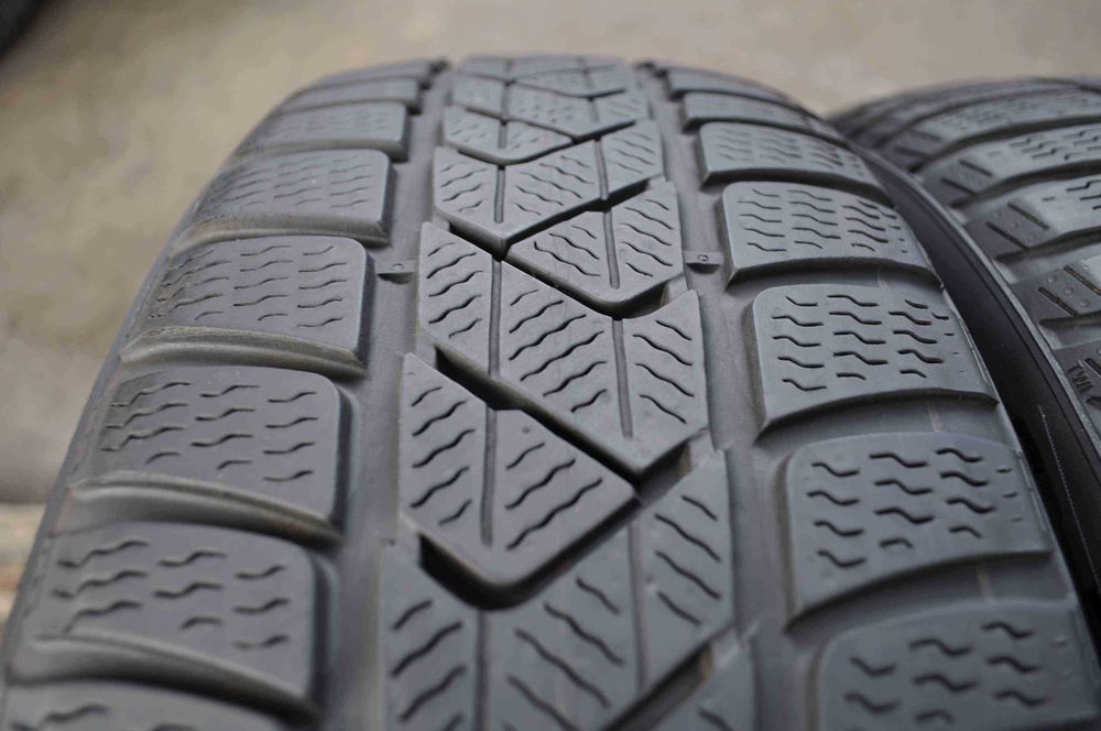 SET 2 Anvelope Iarna 205/60 R17 PIRELLI Sottozero 3 93H