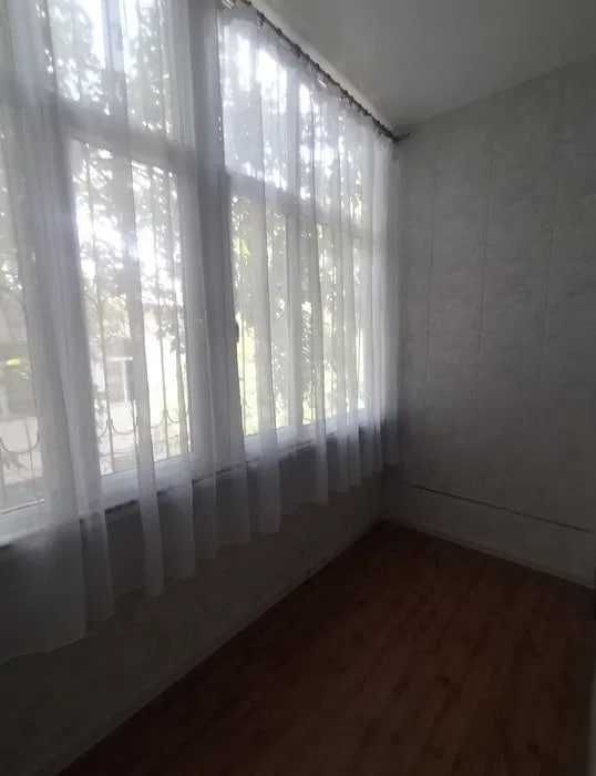 Продаётся 2х комнатная квартира центр Осиё высокопотолочка 2 этаж