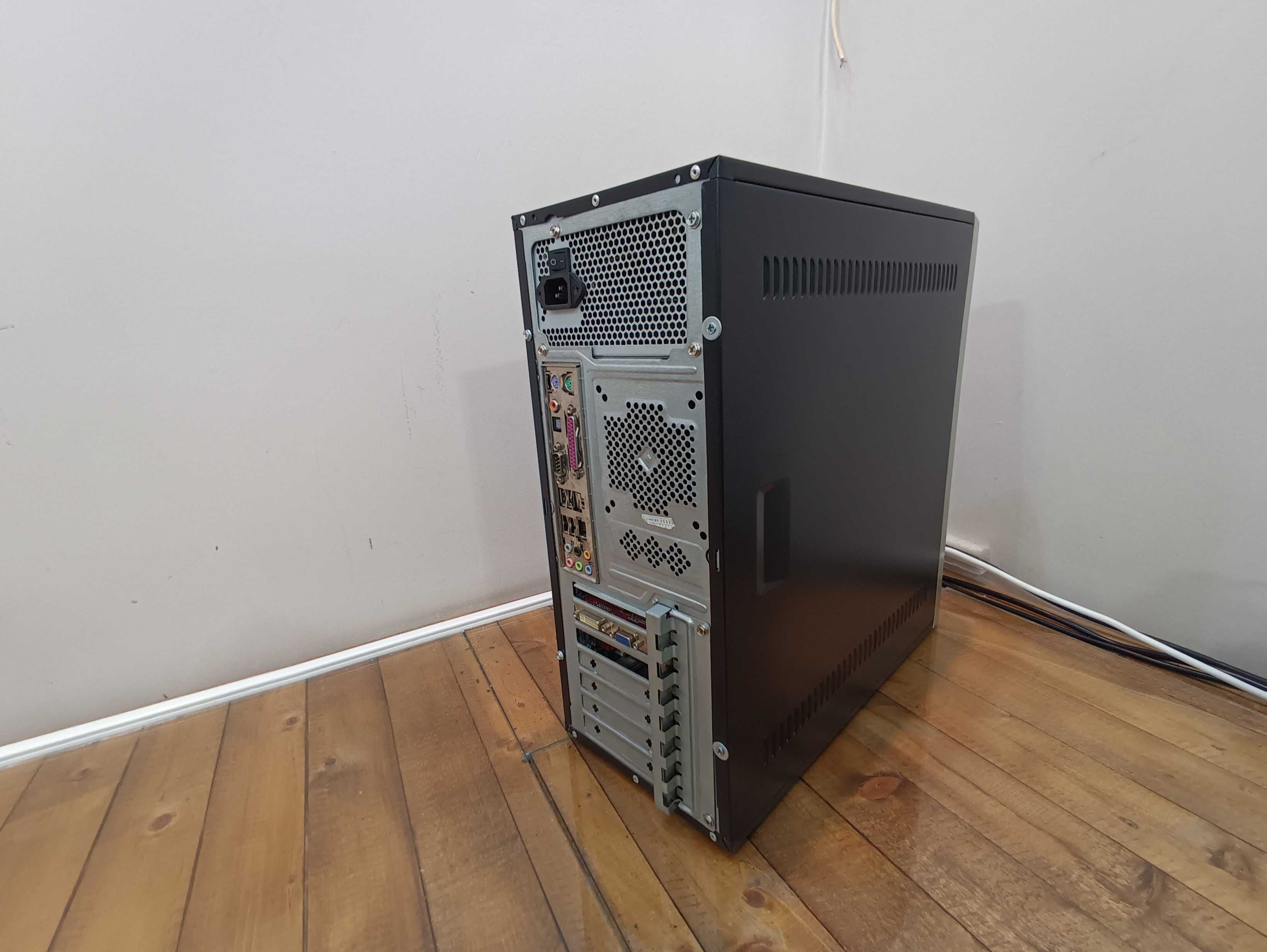 Настолен компютър Core 2 Quad Q8400