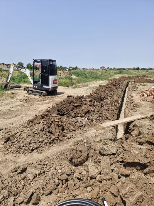 Miniexcavator pentru sapat /demolat / incarcat moloz