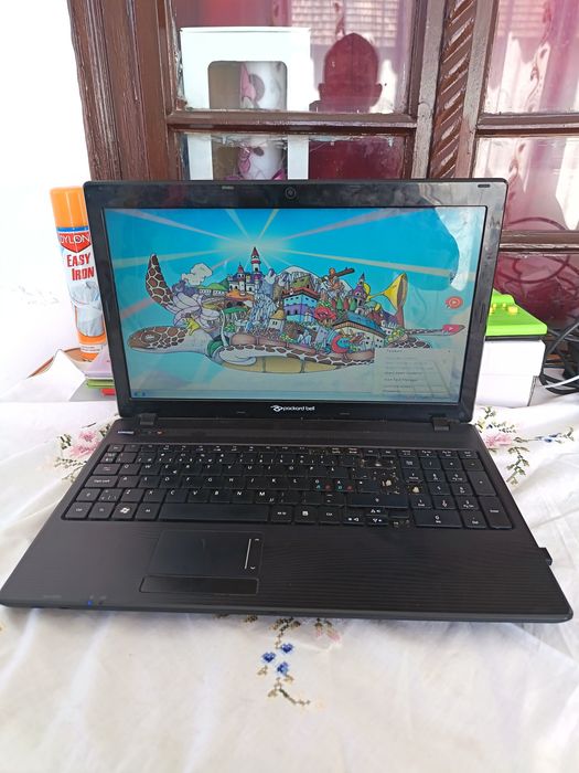 Vând laptop in stare foarte buna