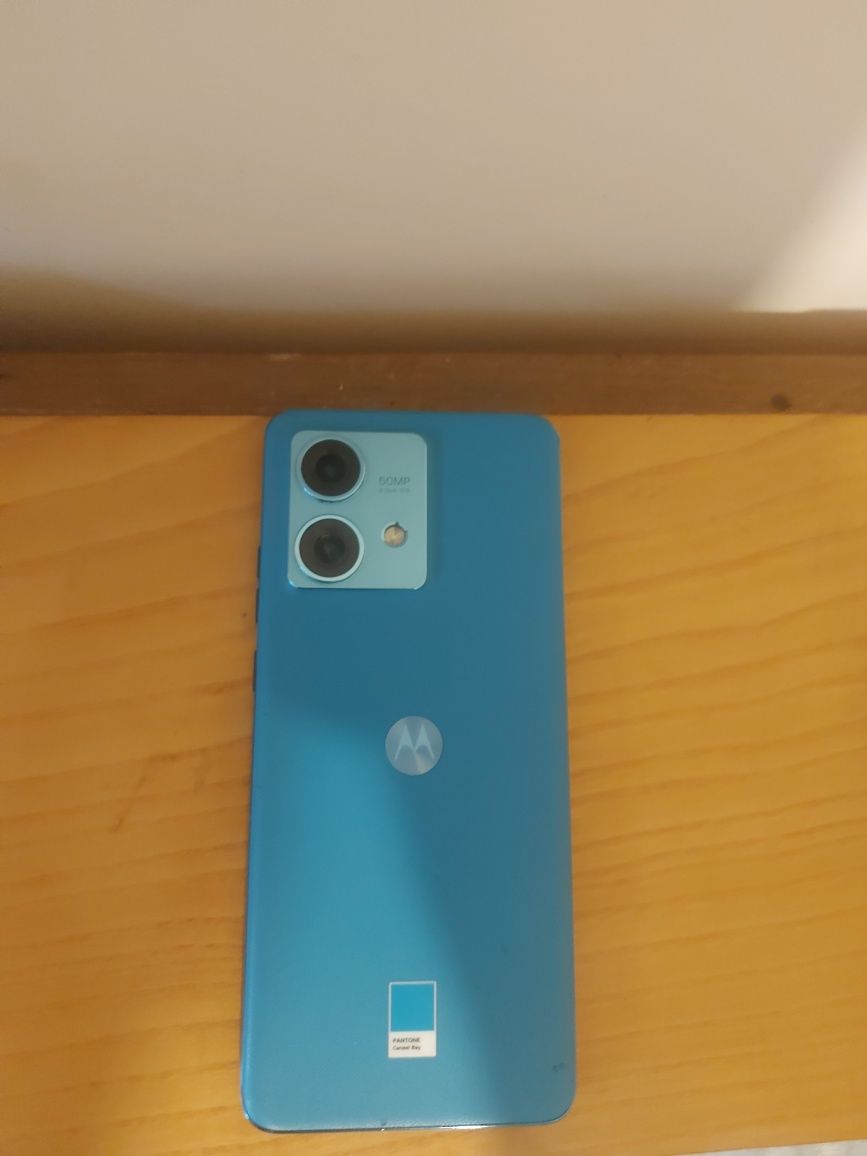 Продавам телефон motorola edge 40 neo