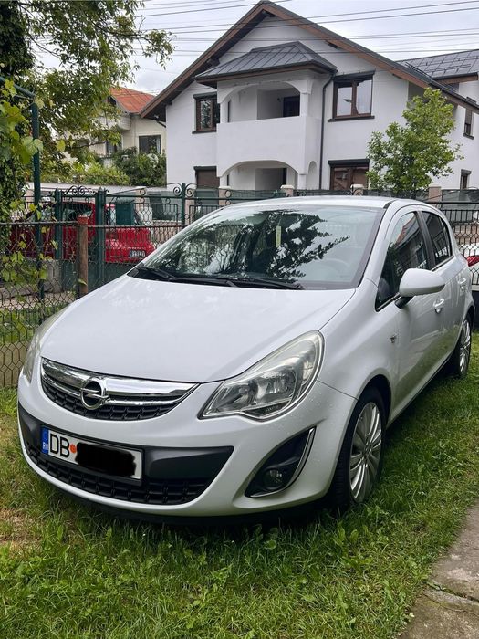 Opel Corsa 2012 benzina +gpl