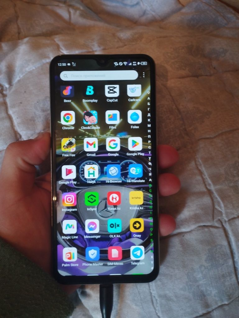 infinix 11 про памит 128 озу 9 идиал чут треснул но не видно все идиал