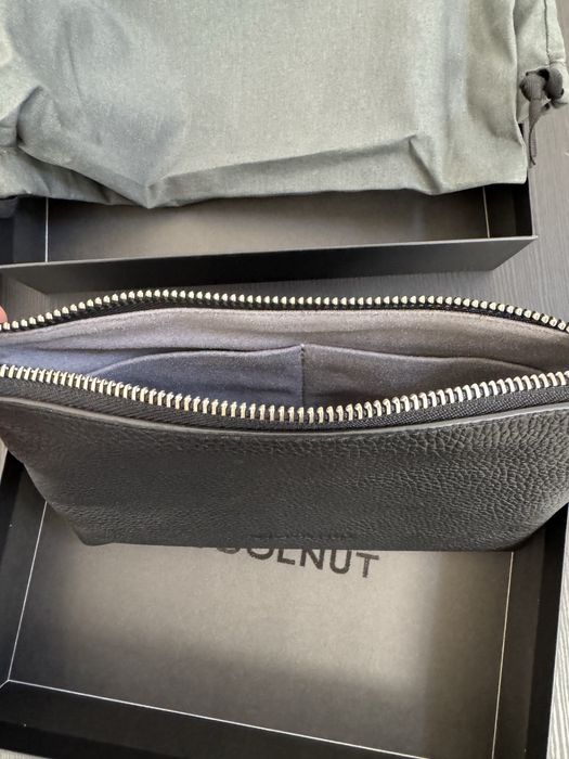 Geantuta WOOLNUT, din piele premium