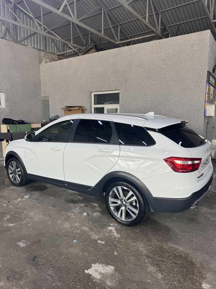 Lada SW Cross 1,8