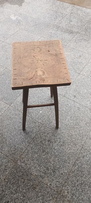 Scaun vechi din lemn