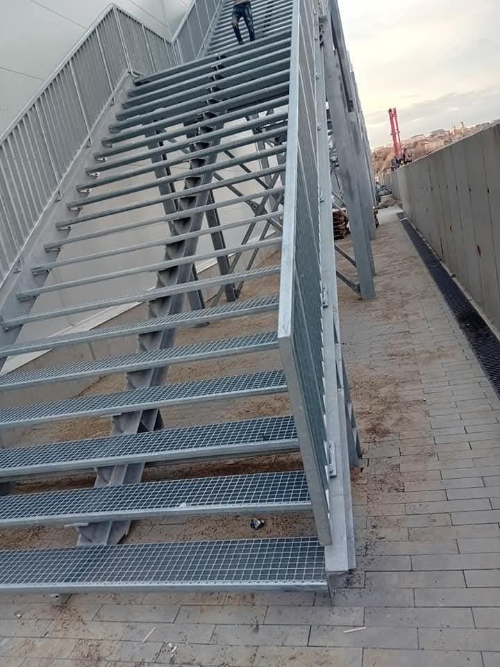 Scara metalica zincată