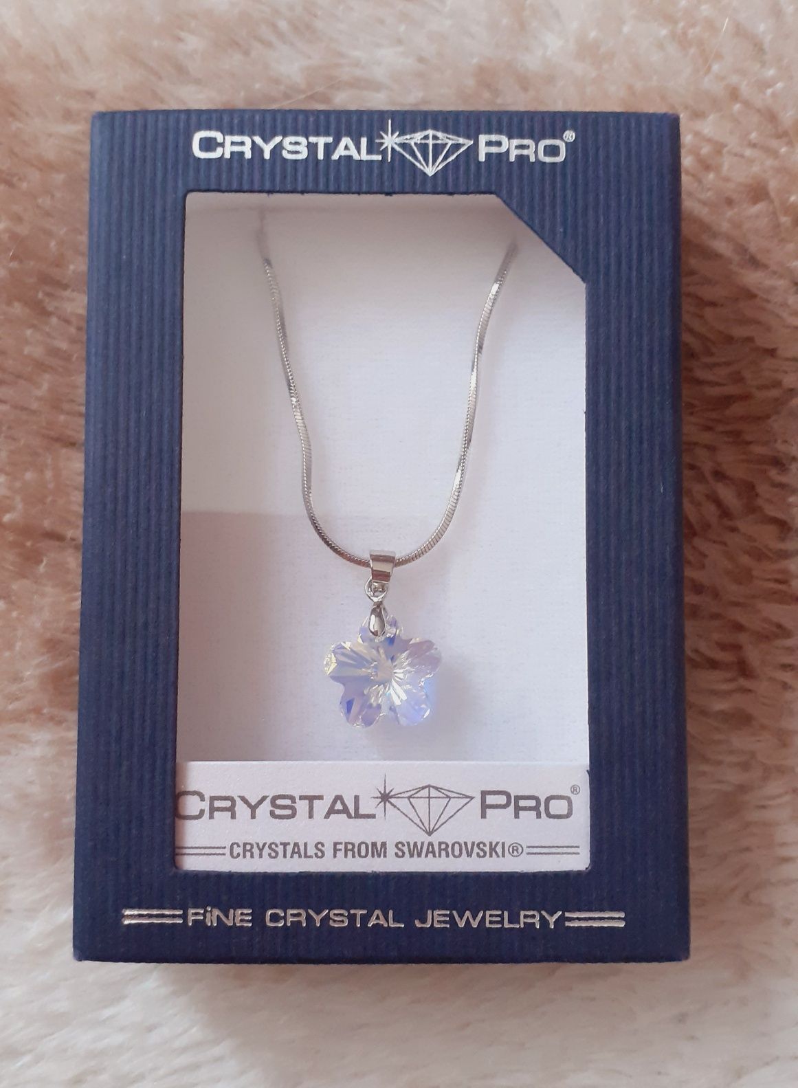 Продавам - Колиe Swarovski, Crystal Pro.