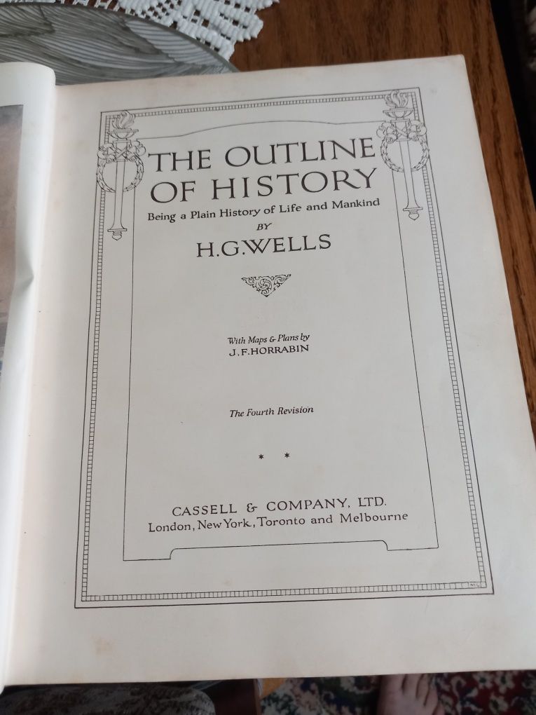 Vând cartea THE OUTLINE OF HISTORY volumul  2
