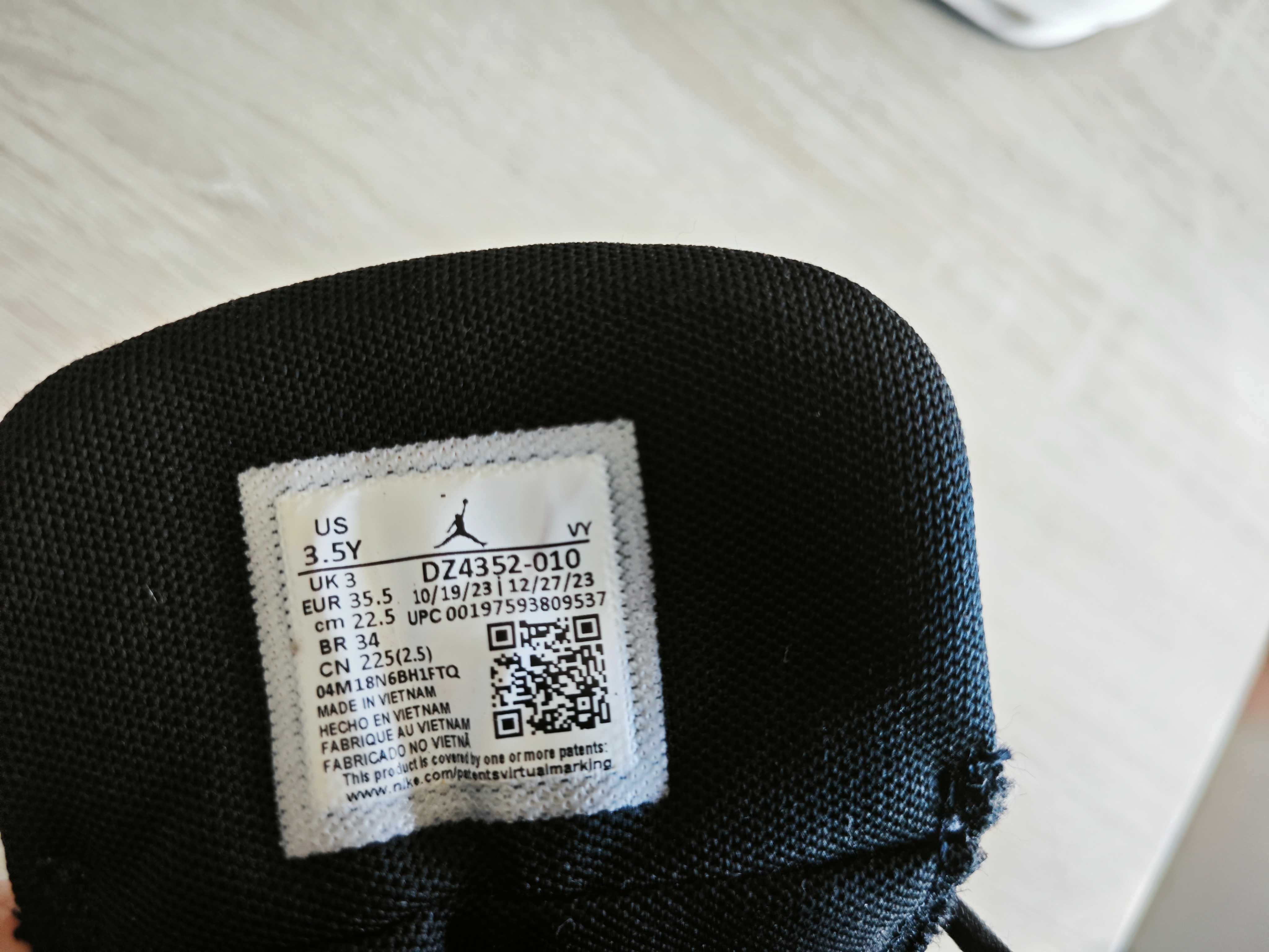 Nike - Баскетболни обувки Jordan Max Aura 5 / номер 35.5