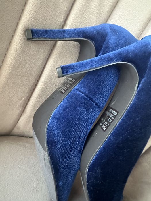 Обувки в красиво синьо