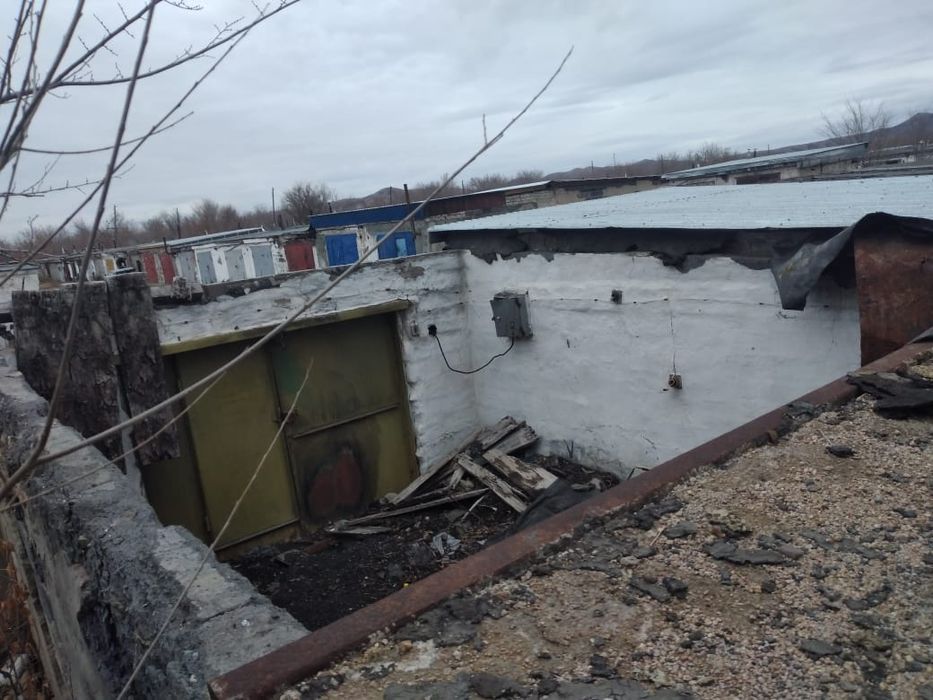 Продам гараж в кооперативе северный. Нет крыши. Есьть электричество.
