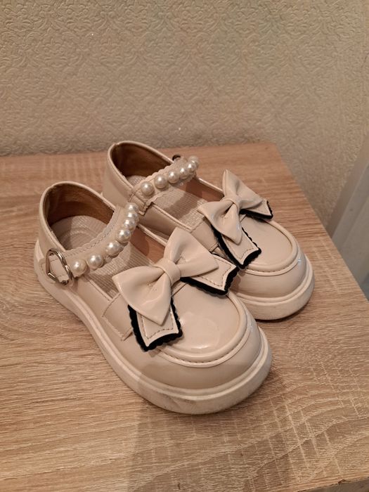 Продам школьные туфли для девочек