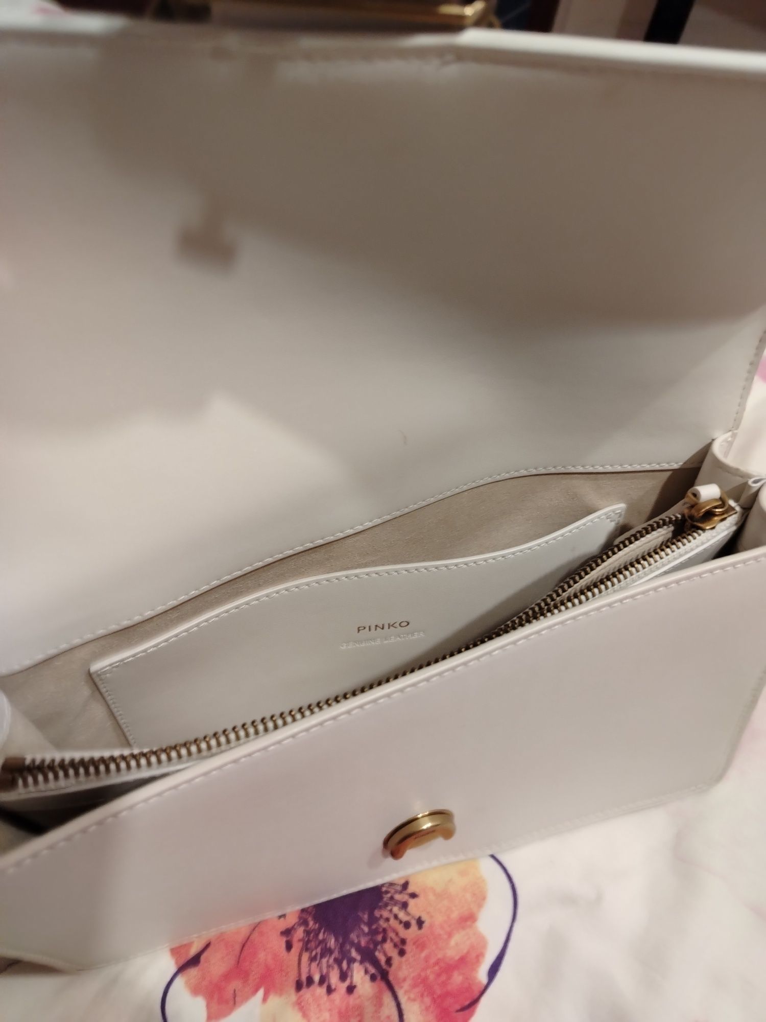 Бяла кожена чанта Pinko Love Bag Icon – като нова, носена 4 пъти