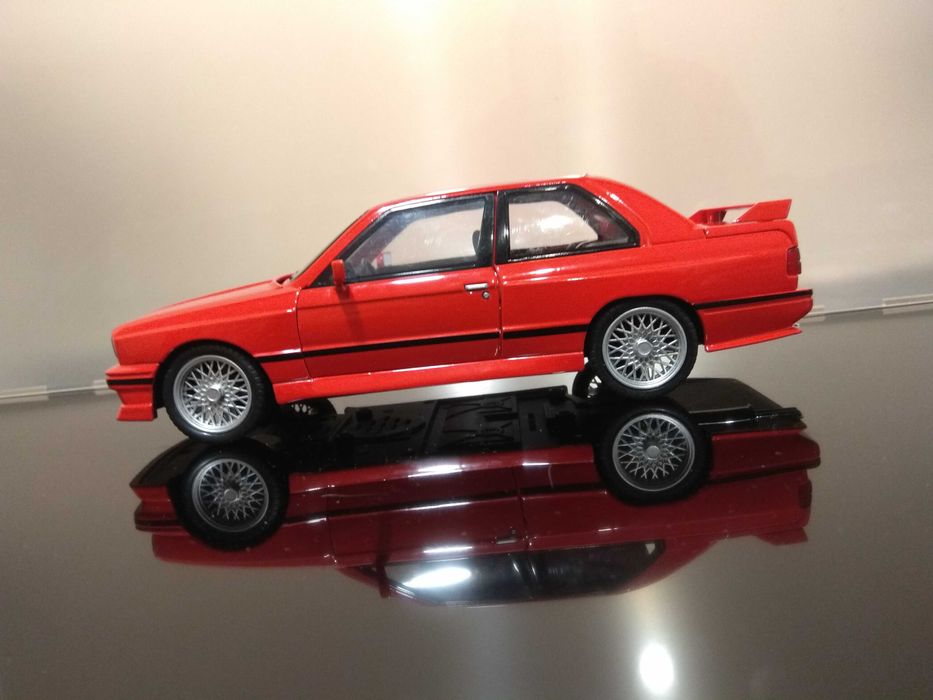 BMW e30 M3 1:24. Празни,рекламни кутии и поставки 1:24 БМВ и 1:43