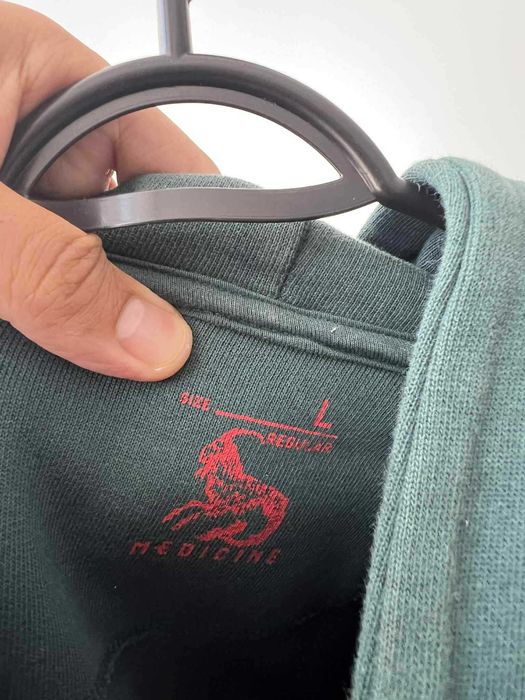 Hanorac verde cu imprimeu pe spate