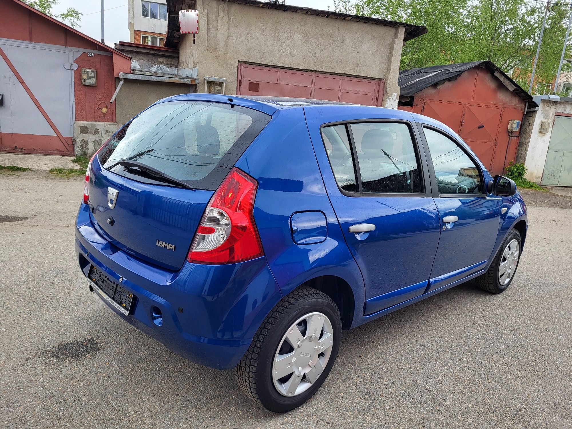 Dacia Sandero Laureate 1.6 Mpi 
1.6 Benzina 90 cp 
Euro 4  
Aer cond