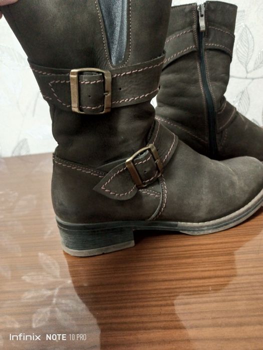 Продам женские зимние сапоги