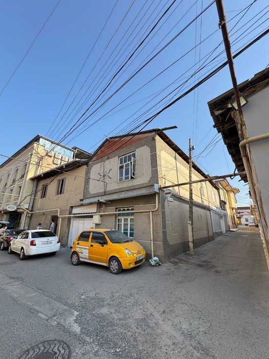 Bulvarda pod gastinitsa hovli sotiladi
