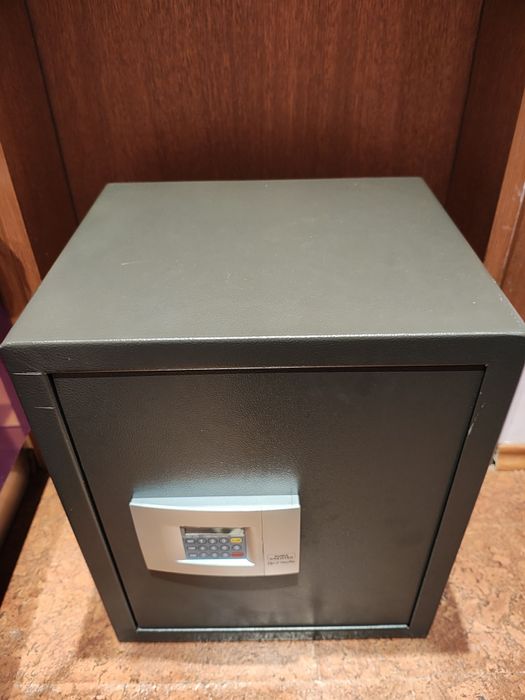 Сейф Burg Wächter Point-Safe P 2 E — защита за Вашите ценности и пари