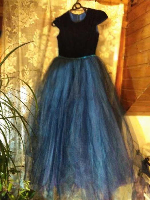 Rochie elegantă pentru domnișoare (10–12 ani)