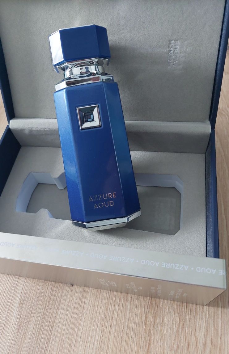 Parfum Azzure Aoud  vând sau schimb