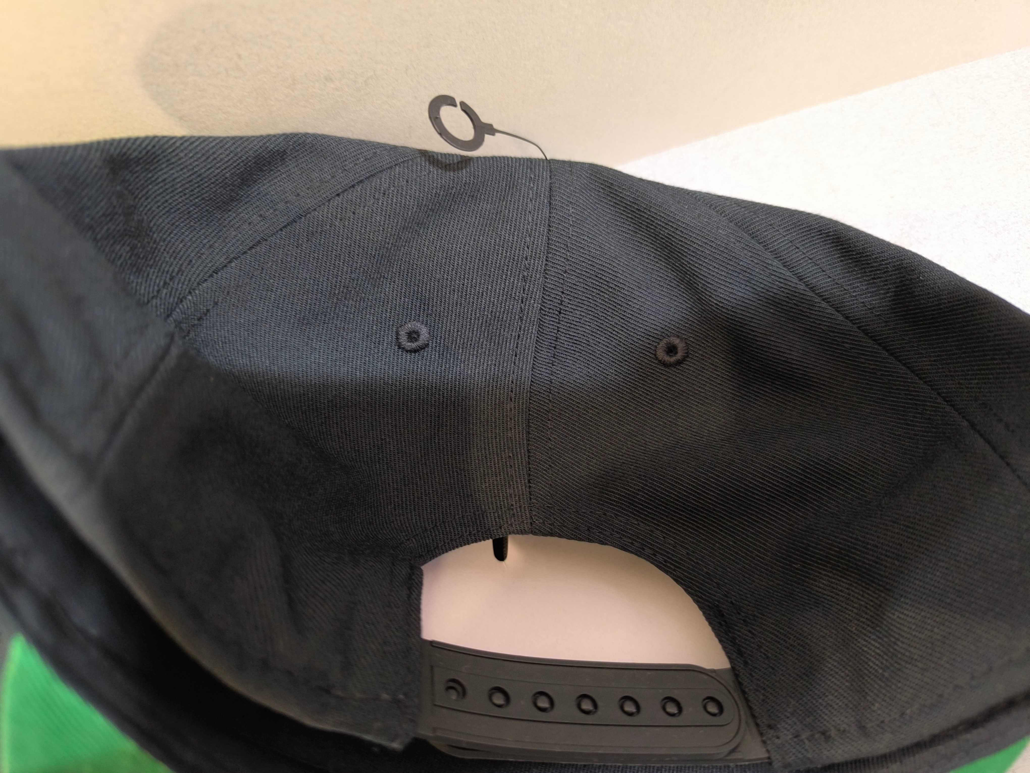 Nike size L.Шапки с козирка.Нови.Оригинал.