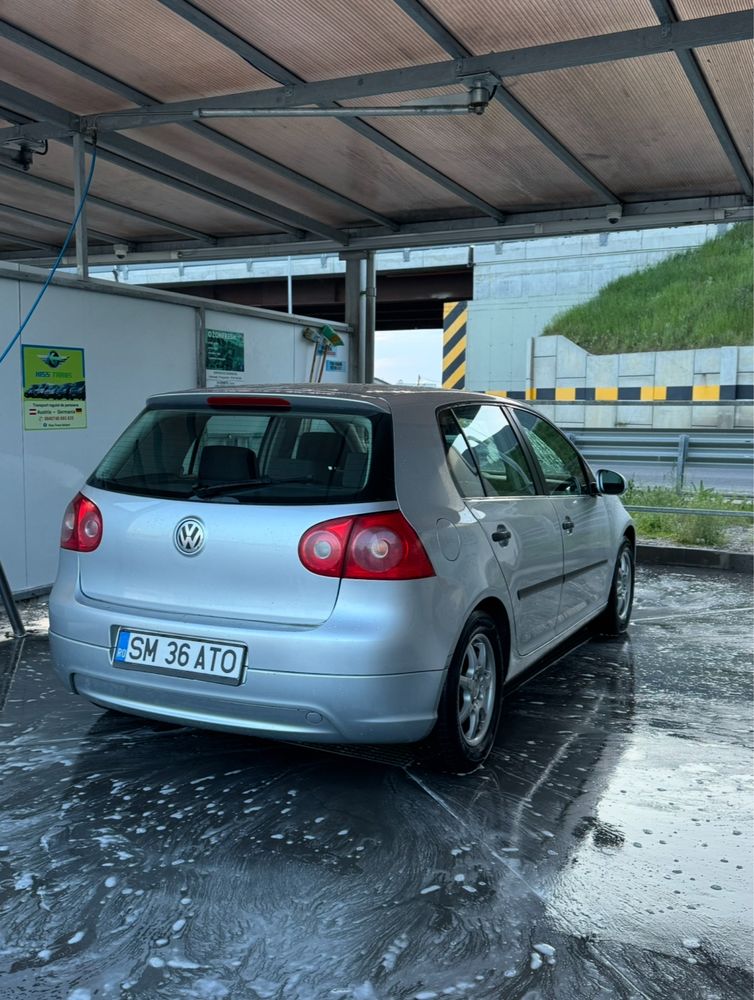 Vand Golf 5 1.6 benzina