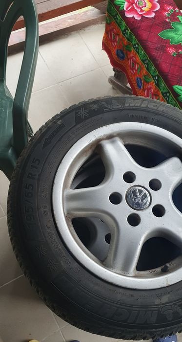 Vând anvelope 195 65 15 +jante