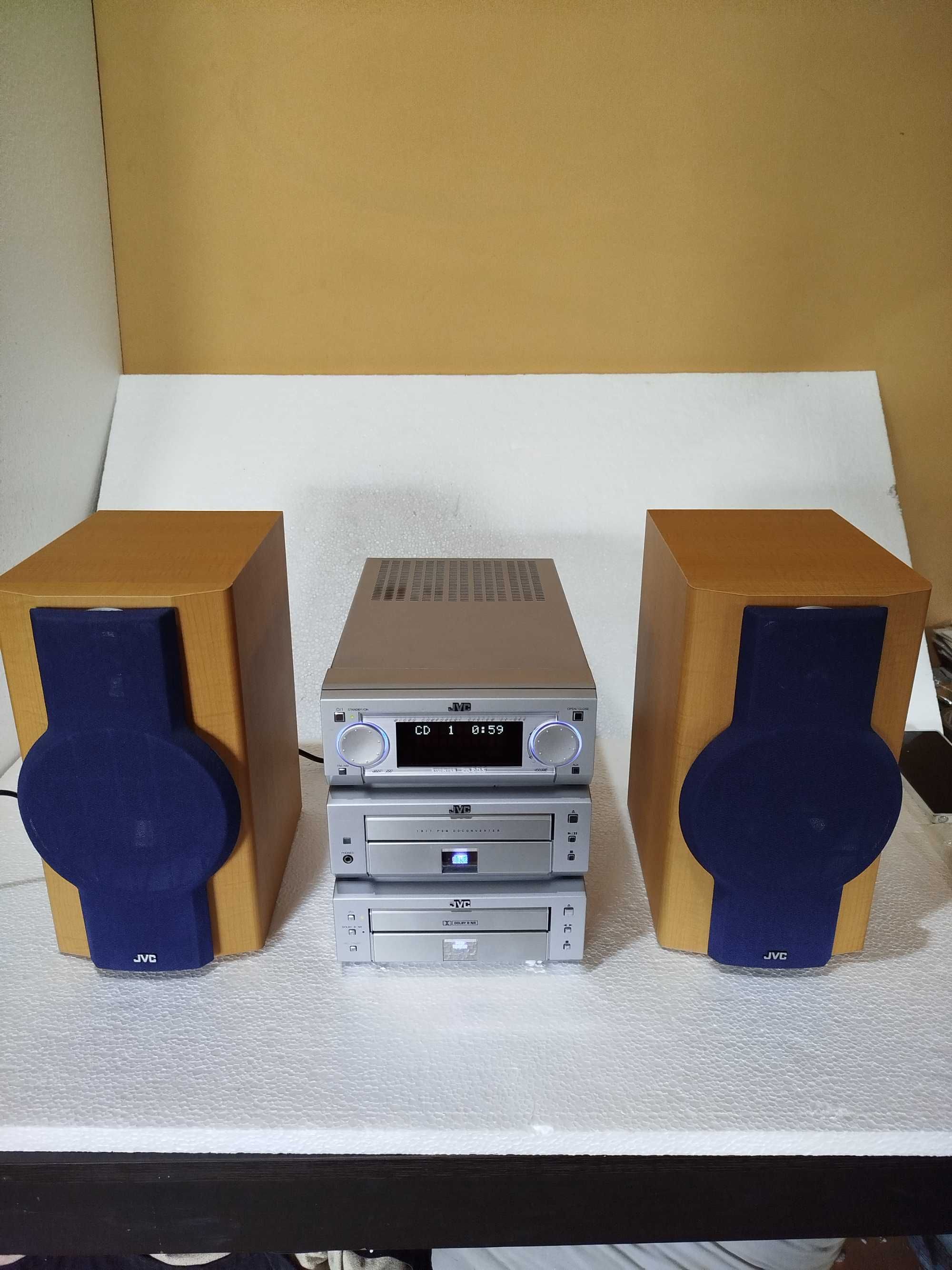 Superb mini HiFi Turn JVC Model: UX-G6R. Impecabil! Made in JAPAN.