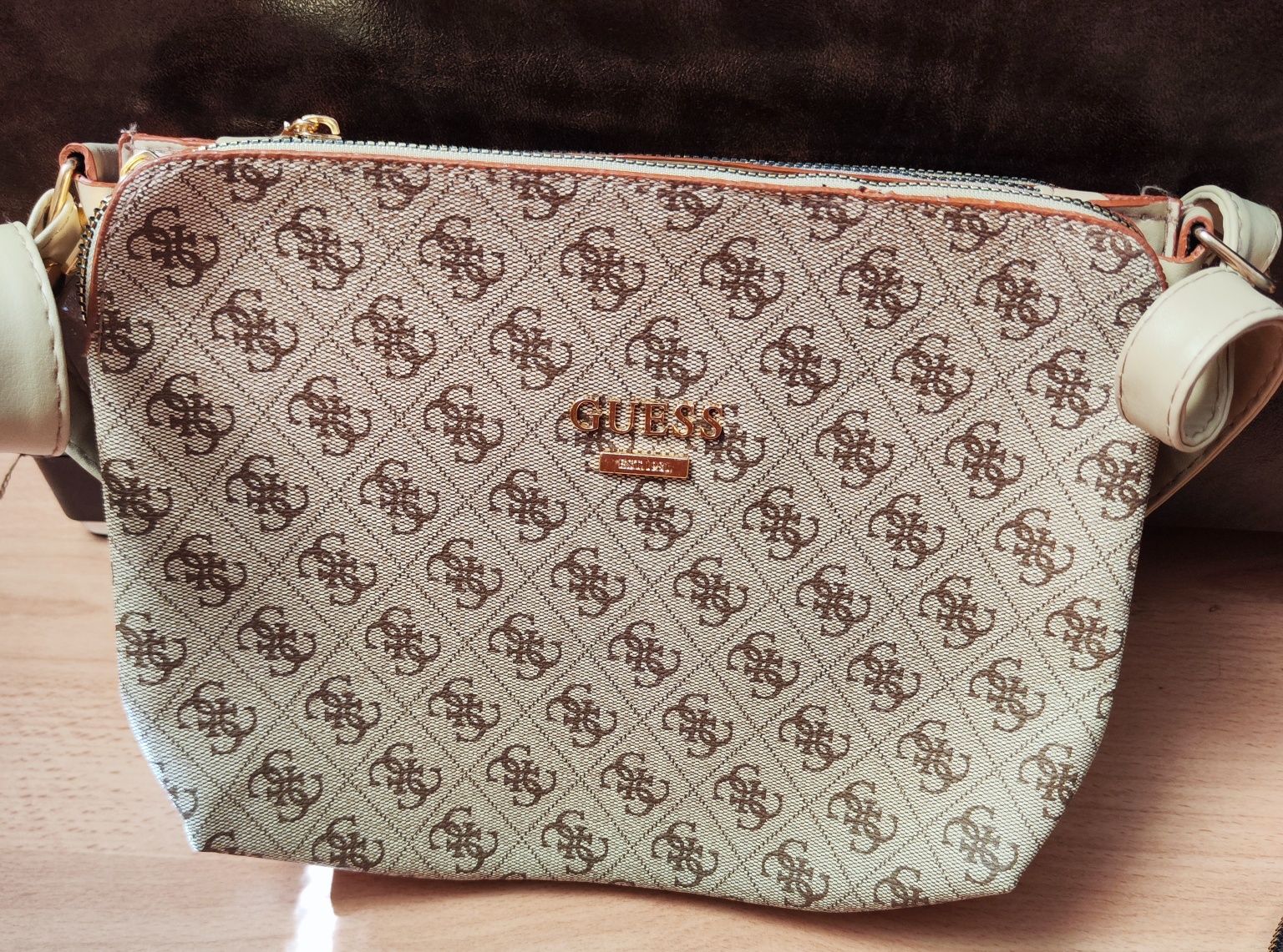 Дамска чанта Guess