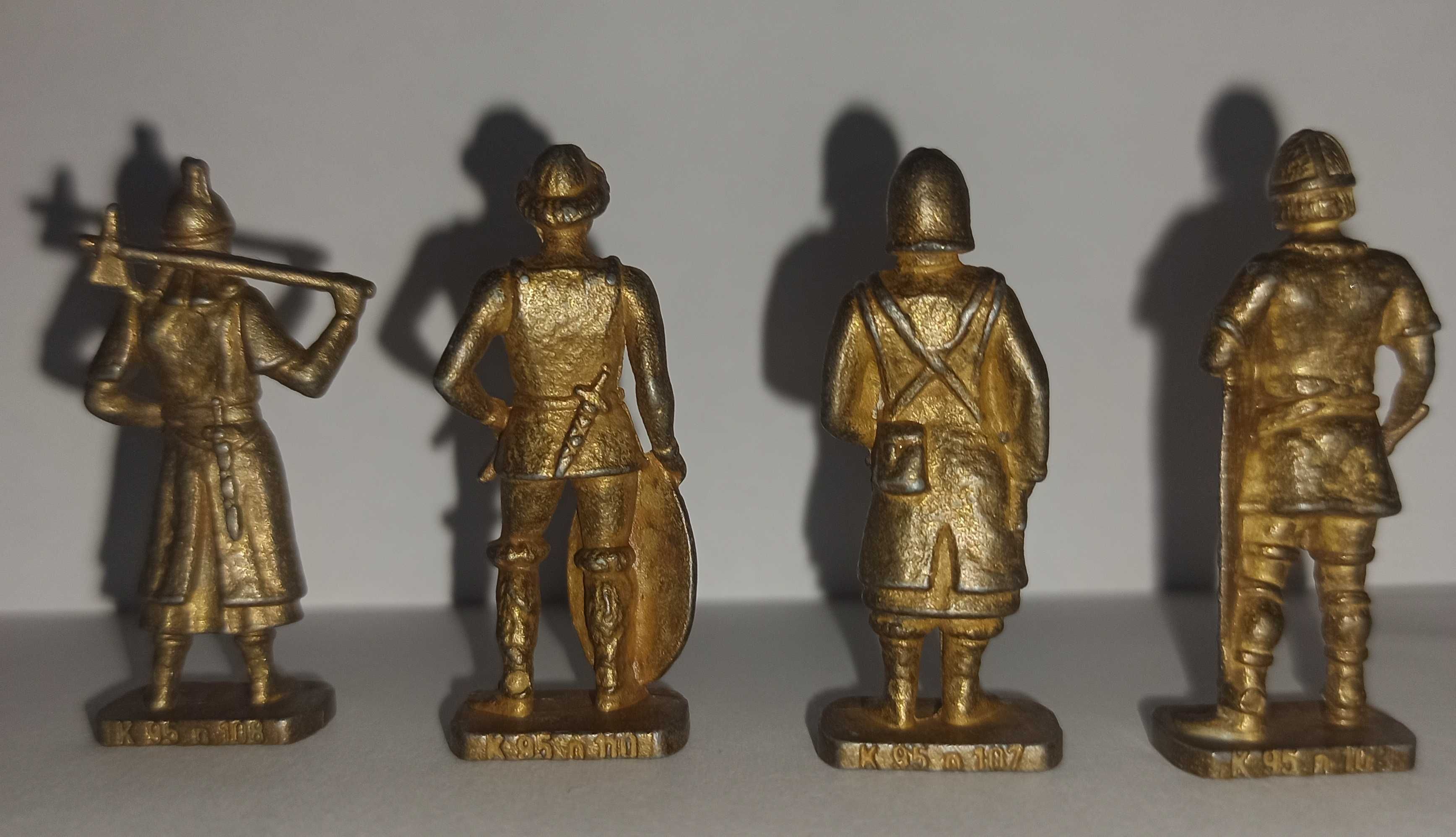 Киндер Смурфики, металлические гунны