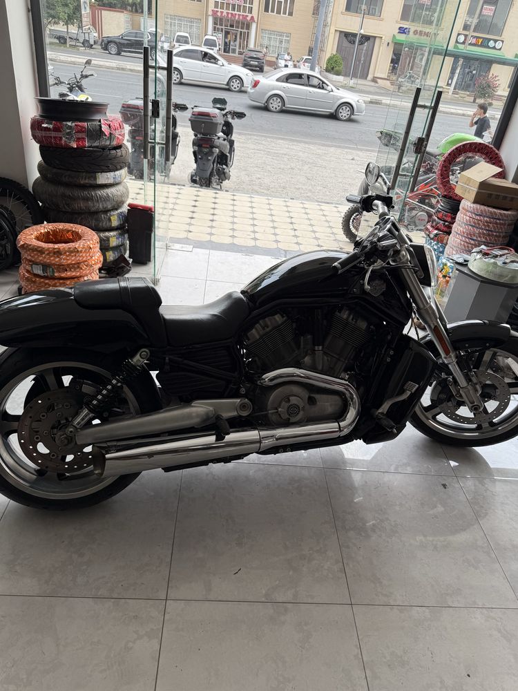 Moto Harley DAVIDSON v rod 1250