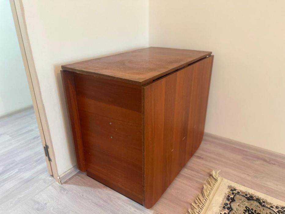 Продаю Стол книжка