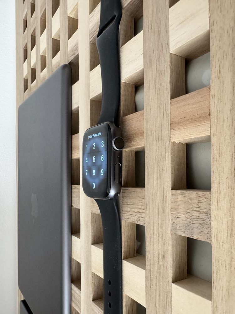 Apple Watch 4, 44m, space grey