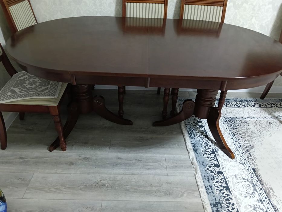 Продам стол для гостинной