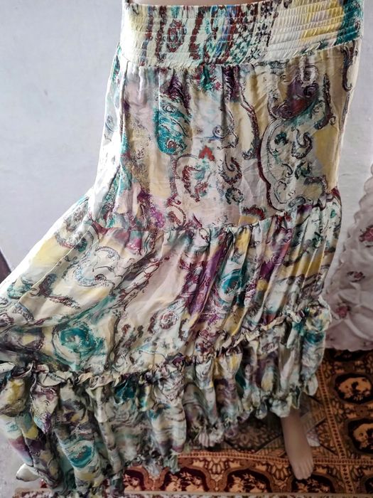 FUSTĂ eleganta din pură mătase naturală,de firmă ADELE FADO,made in It