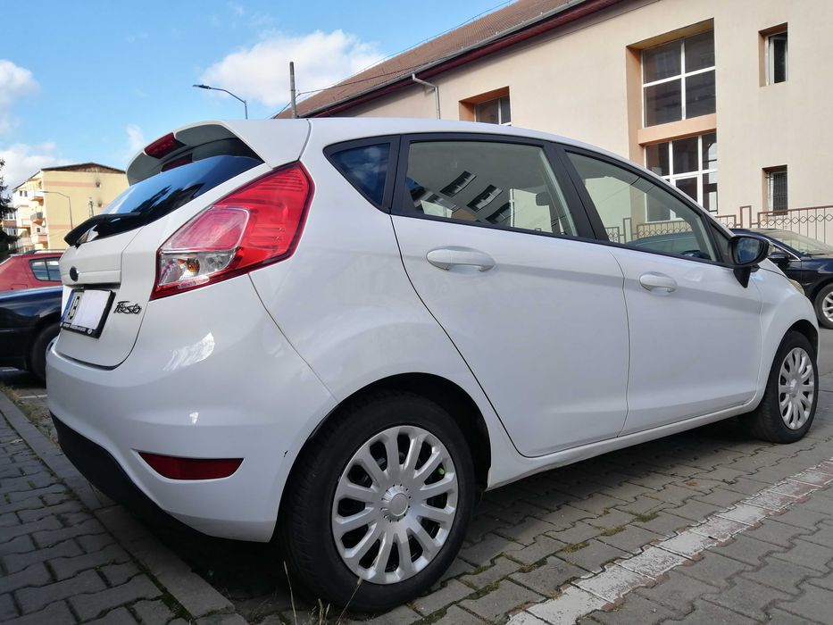 Vând Ford Fiesta, an 2013, 205000  km, preț 4300 euro negociabil.