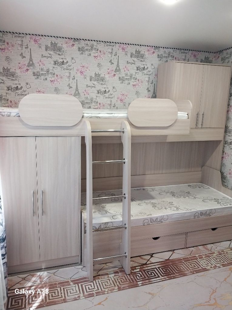 Двухъярусная кровать